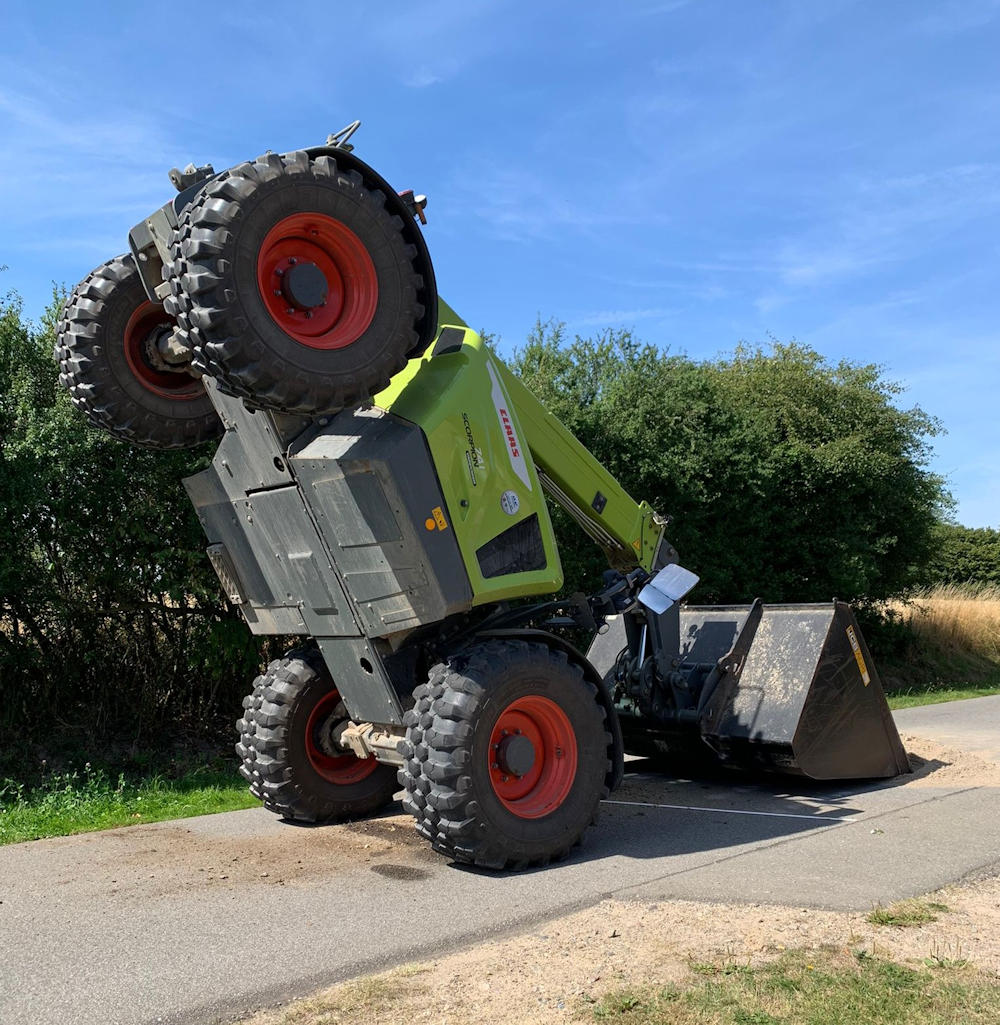 Radlader Claas kippt Verkehrsunfall Behrenshagen