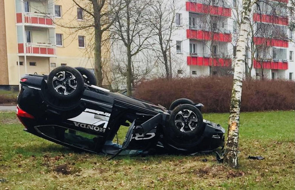 Verkehrsunfall Stralsund, Honda auf dem Dach